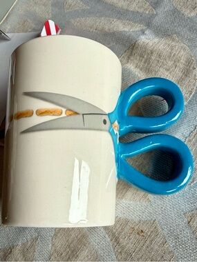 New in box seamstress coffee mug ✂️